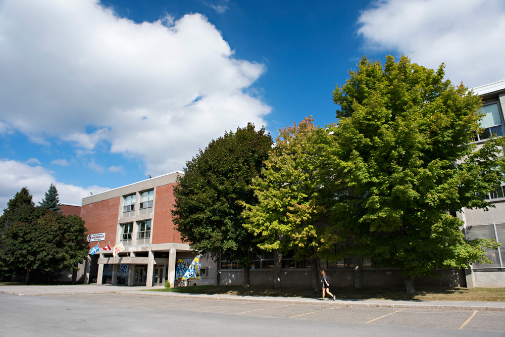 Káº¿t quáº£ hÃ¬nh áº£nh cho Beaconsfield High School quebec,canada