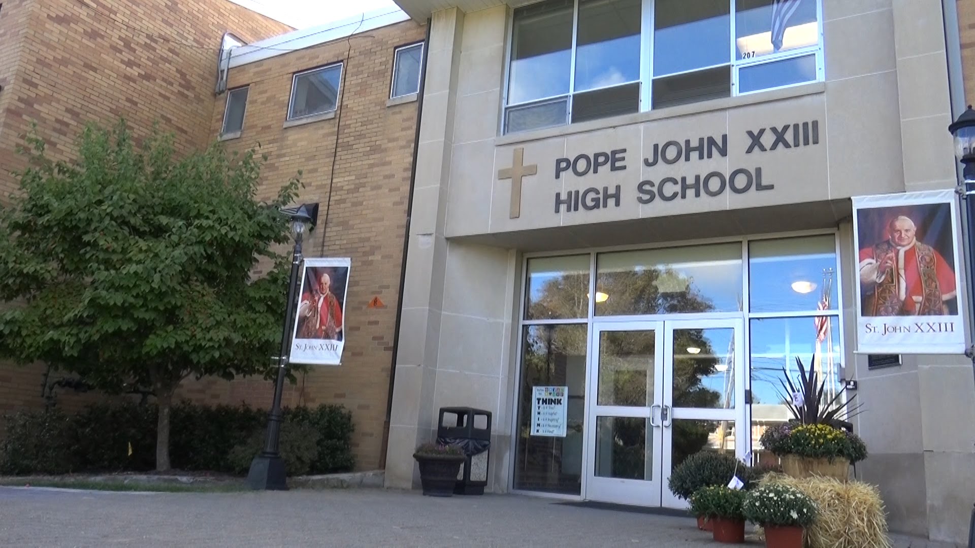 Học Bổng Trung Học Mỹ - Trường Trung Học Pope John XXIII High School, Massachusetts, USA
